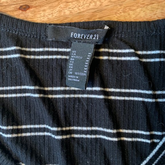 Two Forever 21 Crop Tops - Picture 3 of 5